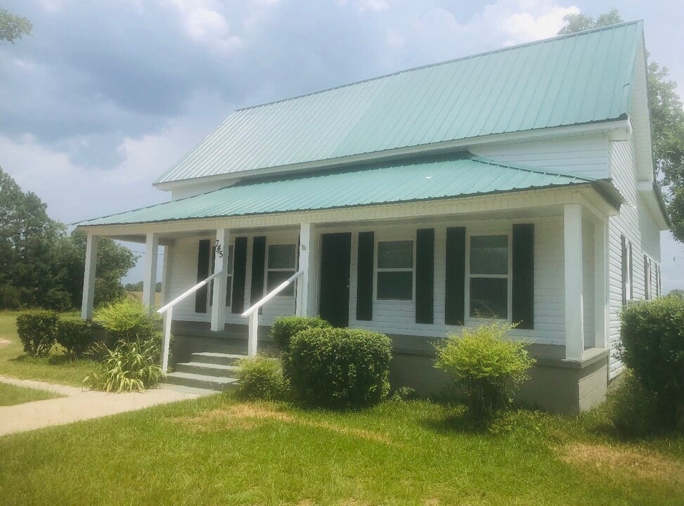 745 Rock Springs Rd in Uvalda, GA - Building Photo