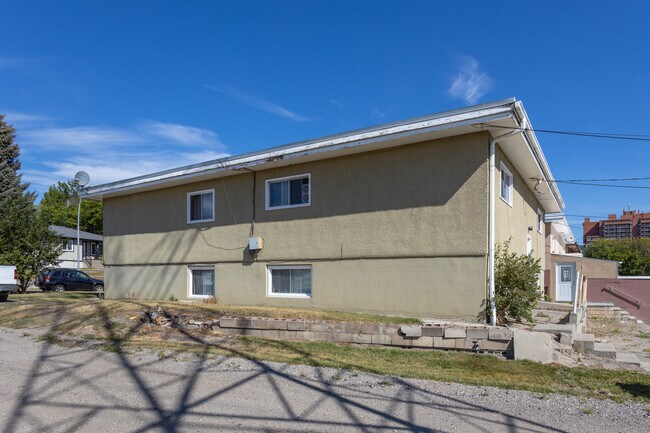 5016 Stanley Rd SW in Calgary, AB - Building Photo - Building Photo