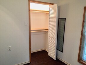 688 Martindale Rd in San Marcos, TX - Foto de edificio - Building Photo