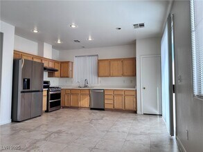 8513 Titania Ct in Las Vegas, NV - Building Photo - Building Photo