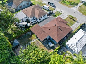 2410 Jackson St in Hollywood, FL - Building Photo - Building Photo