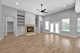 7 Pilot Point, Unit 707 in Conroe, TX - Building Photo - Building Photo