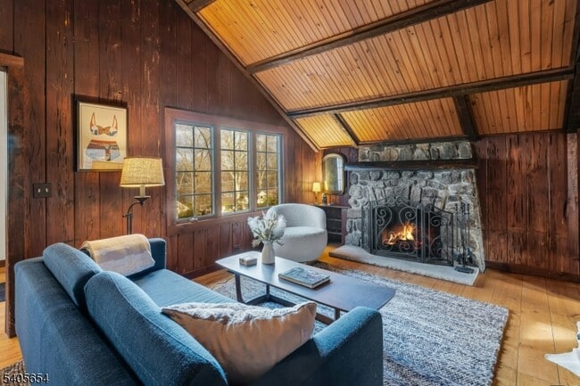 property at 7 Hillside Rd