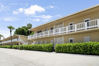 560 SE 2nd Ave, Unit H-27 in Deerfield Beach, FL - Building Photo - Building Photo