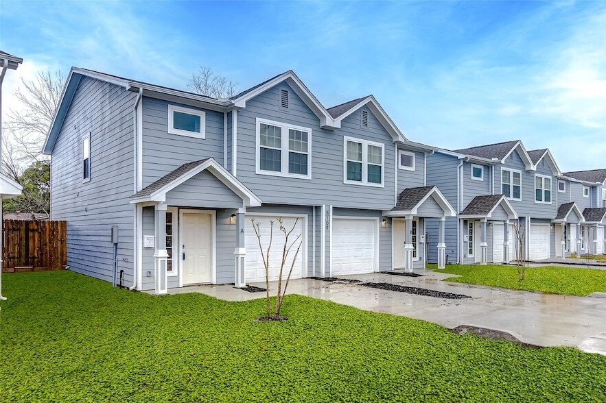8111 Corinth St, Unit B in Houston, TX - Foto de edificio