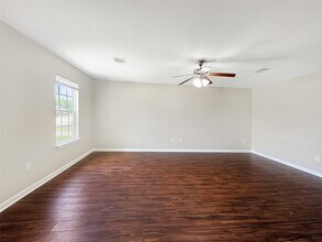 7426 Blue Jay Dr in Texas City, TX - Foto de edificio - Building Photo