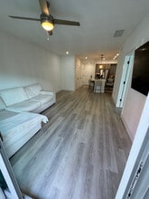 47 NW 30th St, Unit A3 in Miami, FL - Foto de edificio - Building Photo
