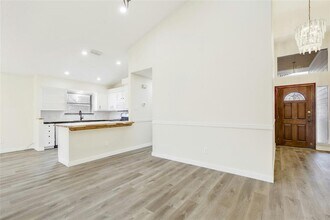 5610 Meadow Crest in Austin, TX - Building Photo - Building Photo