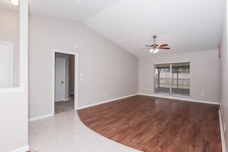 1012 Cameo Crest Ln in Valrico, FL - Foto de edificio - Building Photo