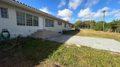 1895 NW 175th St in Miami Gardens, FL - Building Photo - Building Photo