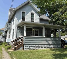 1814 E Ganson St, Unit D in Jackson, MI - Building Photo