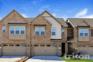 5412 Sandstone Dr, Unit 04-207 in Garland, TX - Building Photo