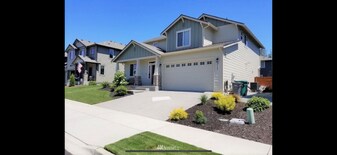 27705 65th Dr NW in Stanwood, WA - Building Photo