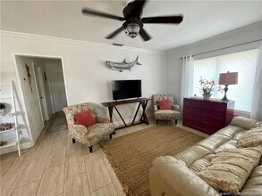 2171 NE Pelican Terrace in Jensen Beach, FL - Foto de edificio - Building Photo