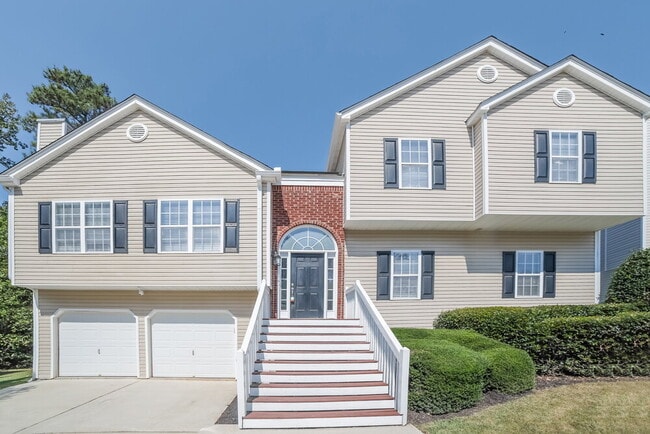 property at 5725 Newnan Cir