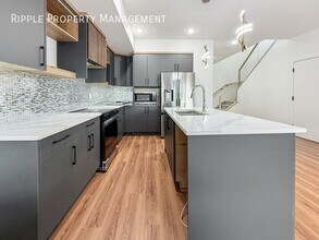 130 Hawks Ridge Blvd NW in Edmonton, AB - Building Photo - Building Photo