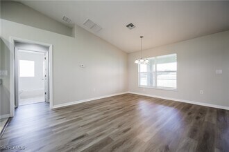 1617 NE 2nd Ave in Cape Coral, FL - Foto de edificio - Building Photo