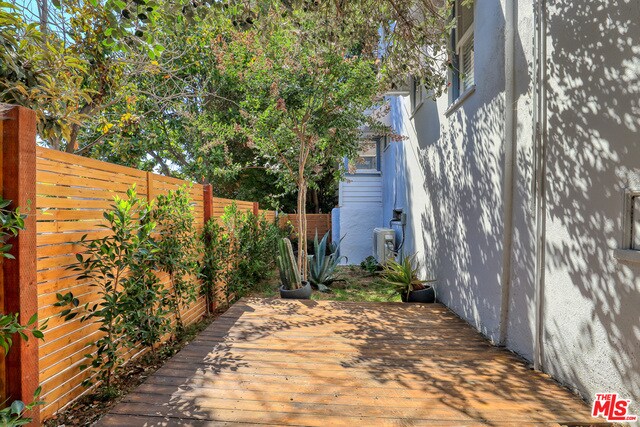 251 Columbia Pl in Los Angeles, CA - Building Photo - Building Photo