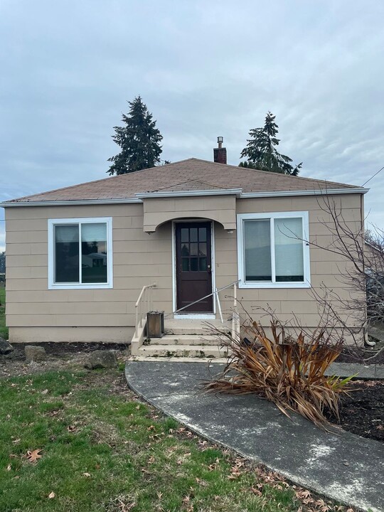 1047 S Center St in Sublimity, OR - Building Photo