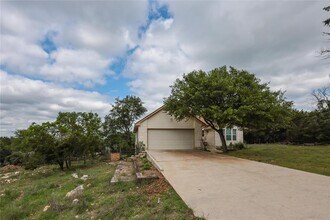 8 Rosewood Cir in Wimberley, TX - Building Photo - Building Photo