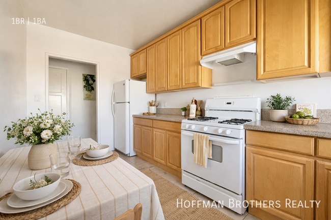 706 N Curson Ave, Unit 3 in Los Angeles, CA - Building Photo - Building Photo