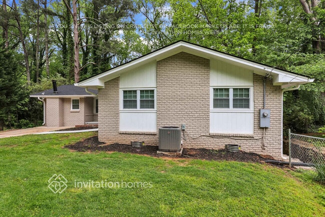1949 Fort Valley Dr in East Point, GA - Building Photo - Building Photo