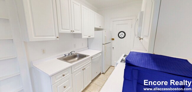 100 Kilsyth Rd, Unit 15 in Boston, MA - Foto de edificio - Building Photo