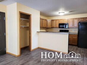 251 Bunting Ln, Unit 201 in Mankato, MN - Building Photo - Building Photo