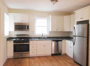 978 Hyde Park Ave, Unit 2 in Boston, MA - Building Photo - Building Photo