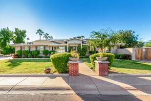 3750 E Garden Dr in Phoenix, AZ - Building Photo