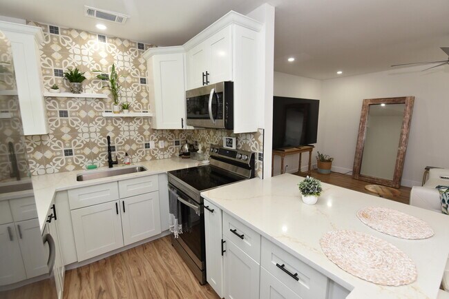 112 Salisbury E in West Palm Beach, FL - Building Photo - Building Photo