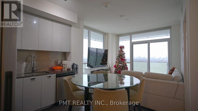 10 De Boers Dr in Toronto, ON - Building Photo - Building Photo