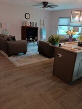 5527 Oriole Ave in New Port Richey, FL - Foto de edificio - Building Photo