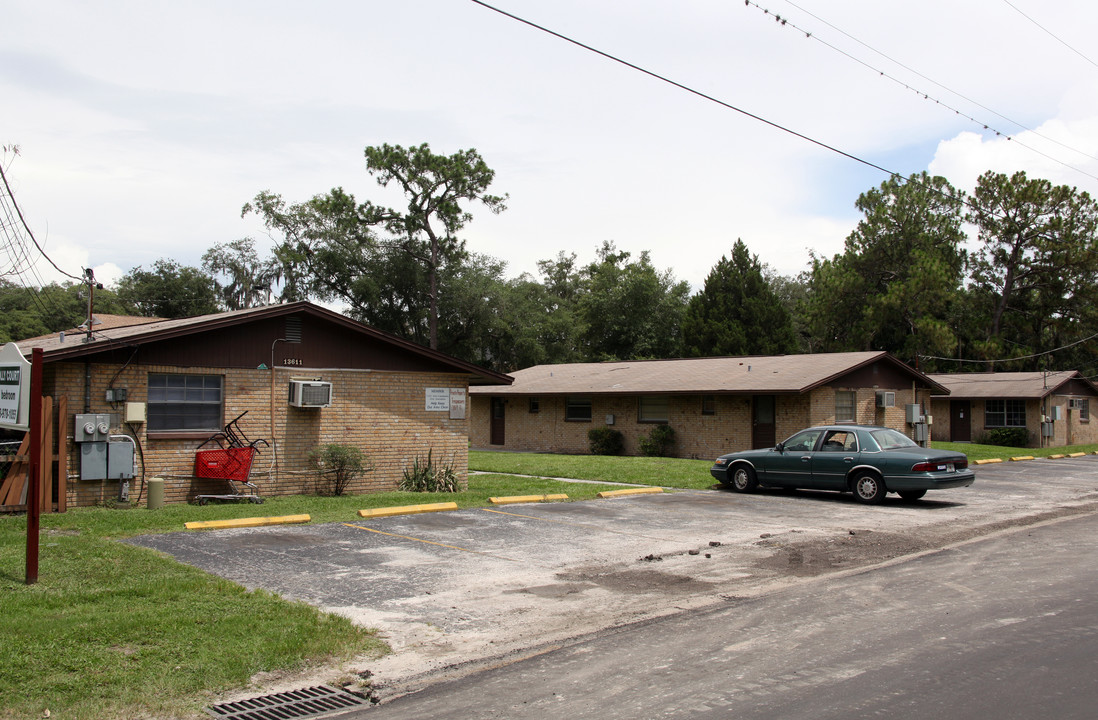 Pinecrest Villas in Tampa, FL - Building Photo