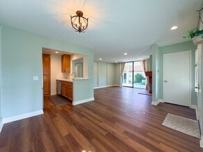 2262 Martinique Ln in Oxnard, CA - Building Photo - Building Photo