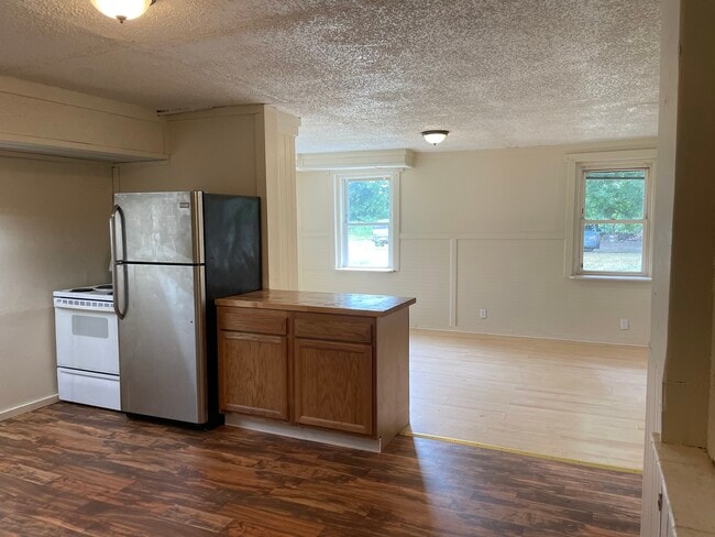 223 Jackson St, Unit 3 in Willimantic, CT - Building Photo - Building Photo