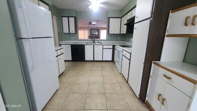 140 Laughing Gull Ct in Daytona Beach, FL - Building Photo - Building Photo