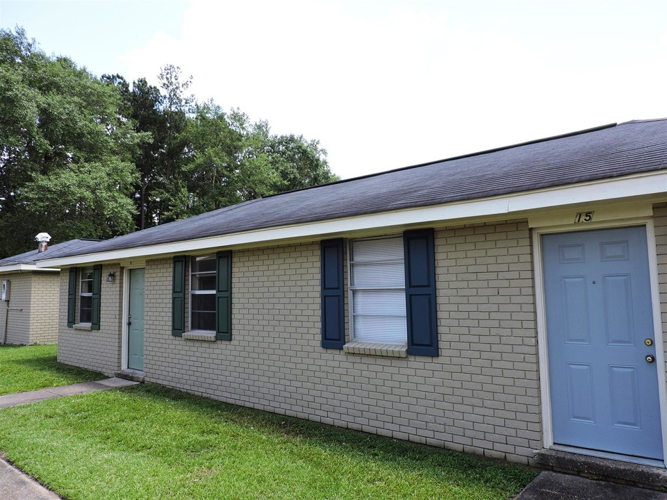 Campus Cottages in Hattiesburg, MS - Building Photo