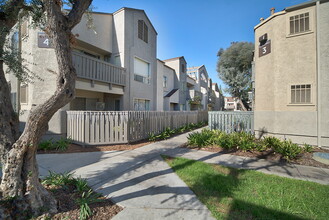 The Barkley in Anaheim, CA - Foto de edificio - Building Photo