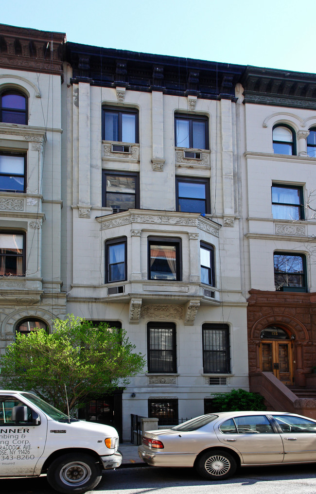 137 W 80th St in New York, NY - Foto de edificio - Building Photo