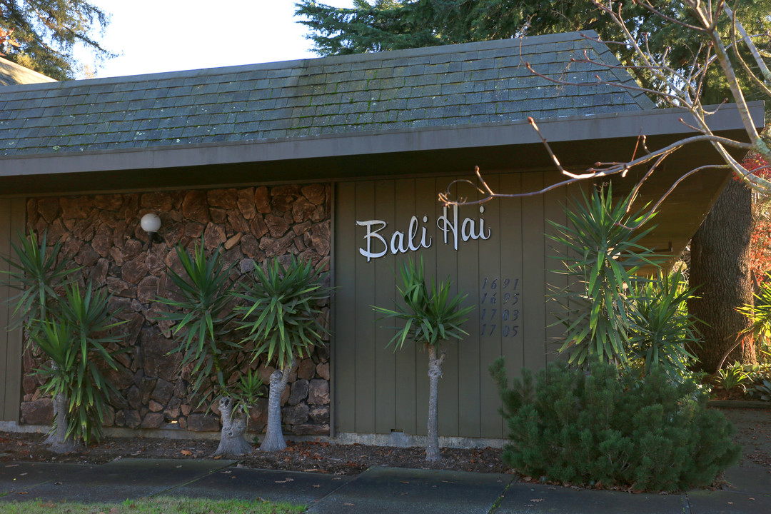 Bali Hai Apartments in Napa, CA - Building Photo