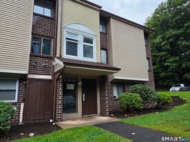 7 Padanaram Rd in Danbury, CT - Building Photo