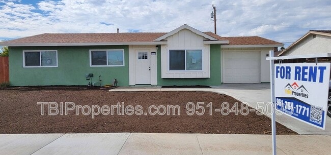 1327 Berkeley Dr in Redlands, CA - Foto de edificio - Building Photo