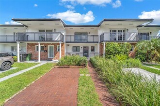 2211 NE 122nd St in North Miami, FL - Building Photo - Building Photo