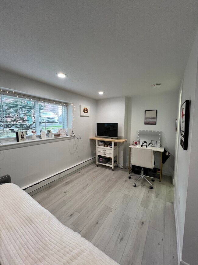 21 Euston St, Unit 4 in Brookline, MA - Building Photo - Building Photo