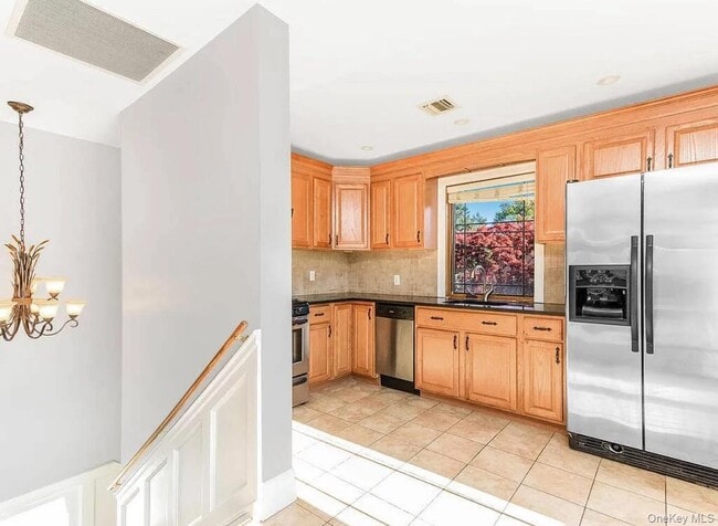 113 Maple Pl in Yonkers, NY - Building Photo - Building Photo