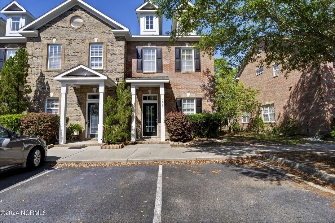 5119 Exton Park Loop in Castle Hayne, NC - Foto de edificio