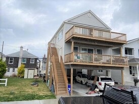 77 Kentucky St, Unit Upper in Long Beach, NY - Building Photo