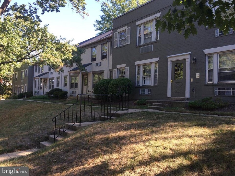 818 Jefferson St in Alexandria, VA - Building Photo
