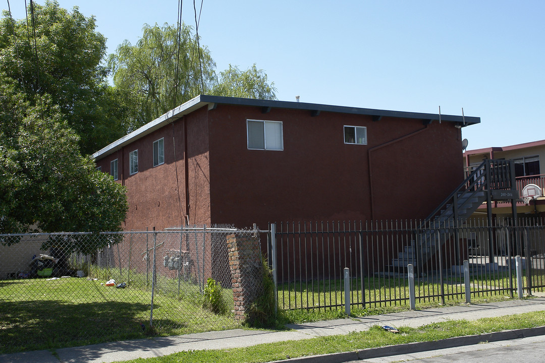 240 Duboce Ave in Richmond, CA - Building Photo